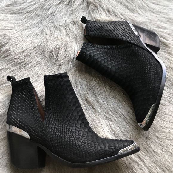 Jeffrey Campbell Shoes - Jeffrey Campbell Black snake Cromwell Boots 8